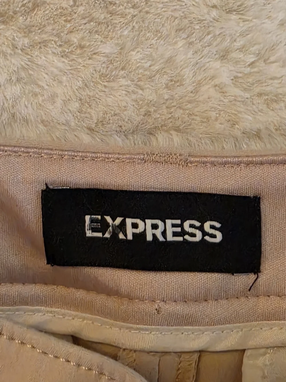 Express Women's Tailored Bermuda Shorts in Light Beige Size 4  NWOT